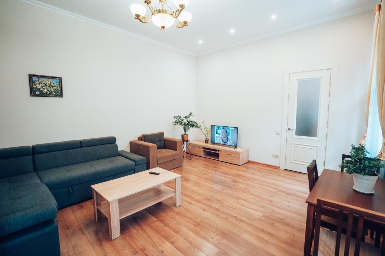 Wonderful Flat On City Center Uzhhorod Bagian luar foto