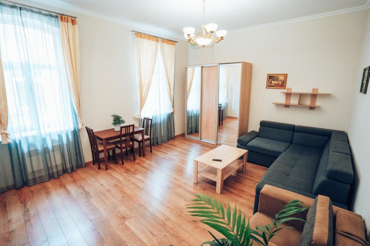 Wonderful Flat On City Center Uzhhorod Bagian luar foto